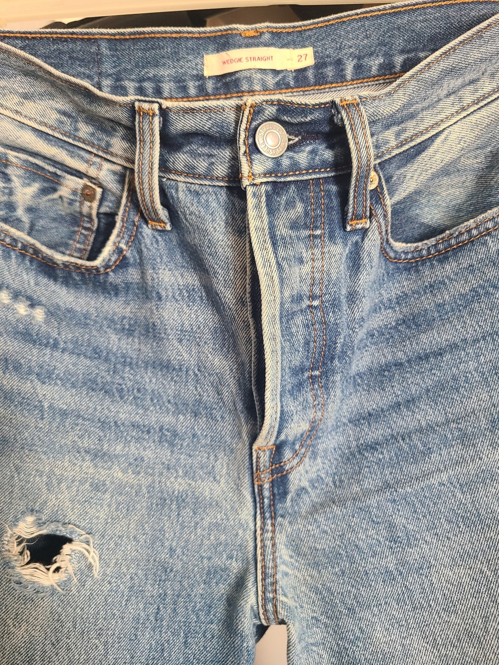Levi's Classic Light Wash Denim Jeans - Picture 4 of 6